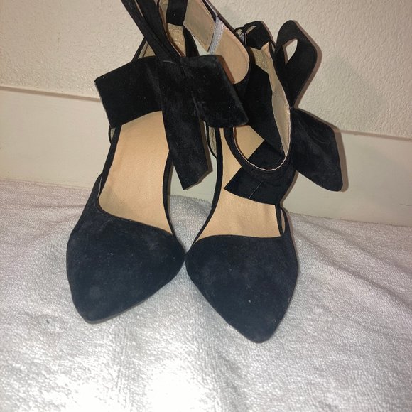Black suede heels with detachable bows - Picture 3 of 8